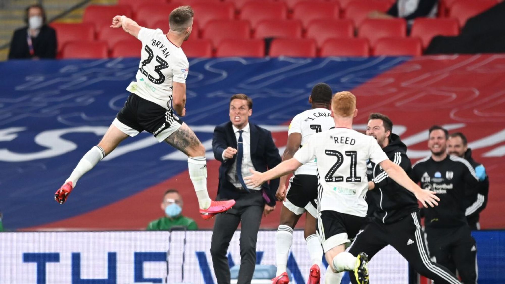 在阿联酋举 在阿联酋举