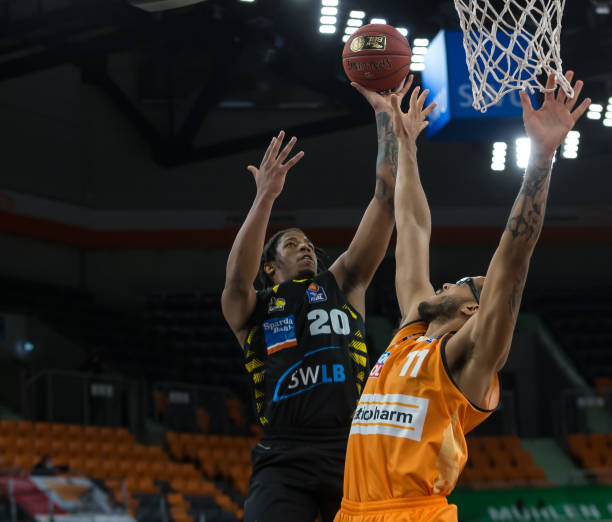 凭借精准的 凭借精准的